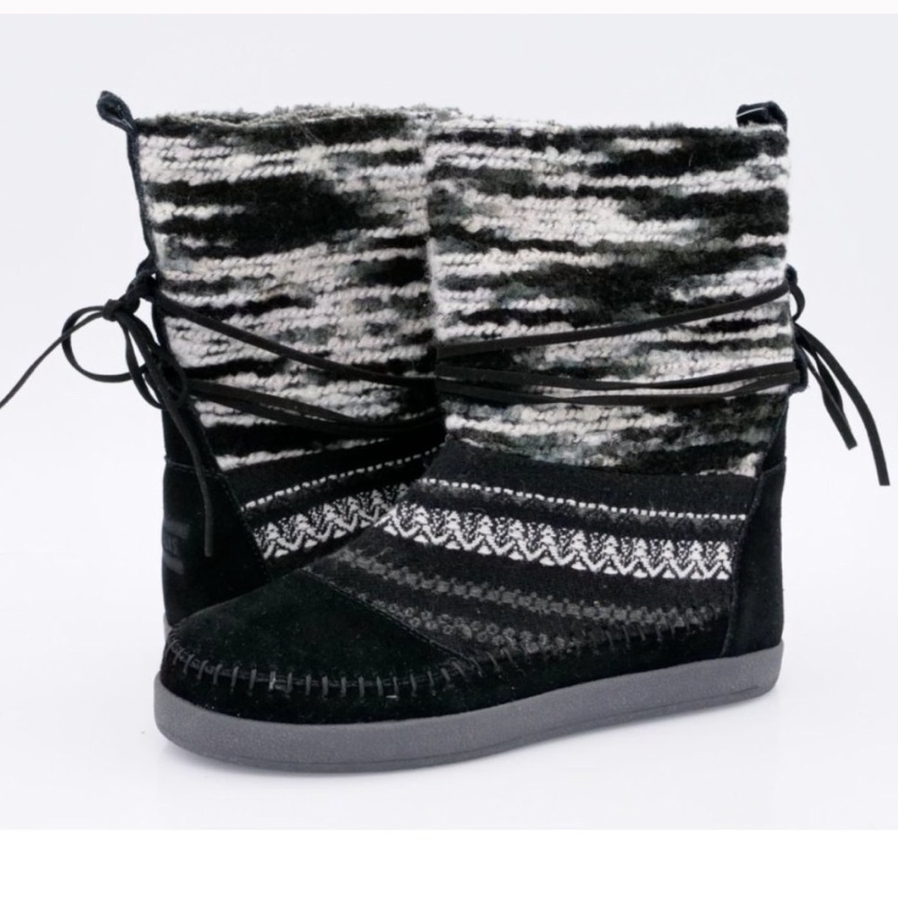 Toms black and white weather resistant boots - Picture 1 of 12